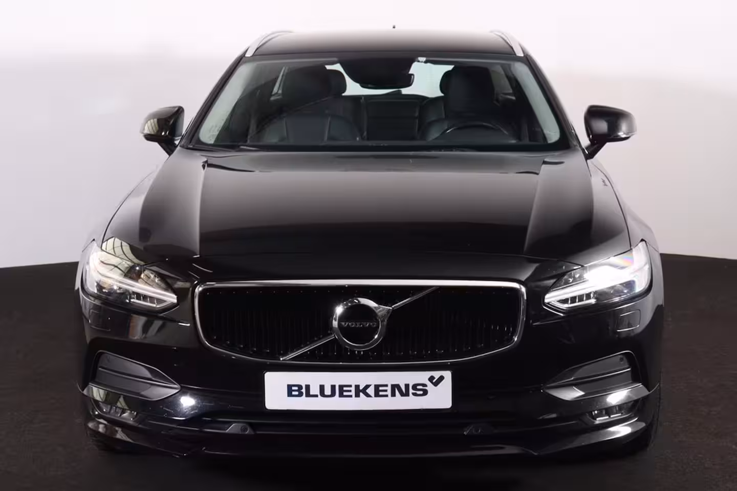 Volvo V90 2.0 T4 Momentum - IntelliSafe Assist & Surround - Adaptieve LED koplampen - Parkeercamera