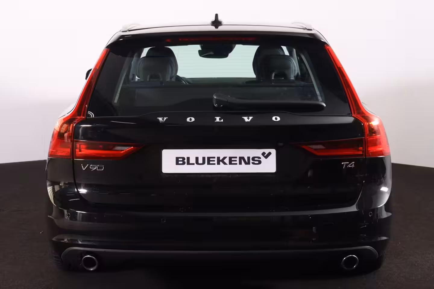 Volvo V90 2.0 T4 Momentum - IntelliSafe Assist & Surround - Adaptieve LED koplampen - Parkeercamera