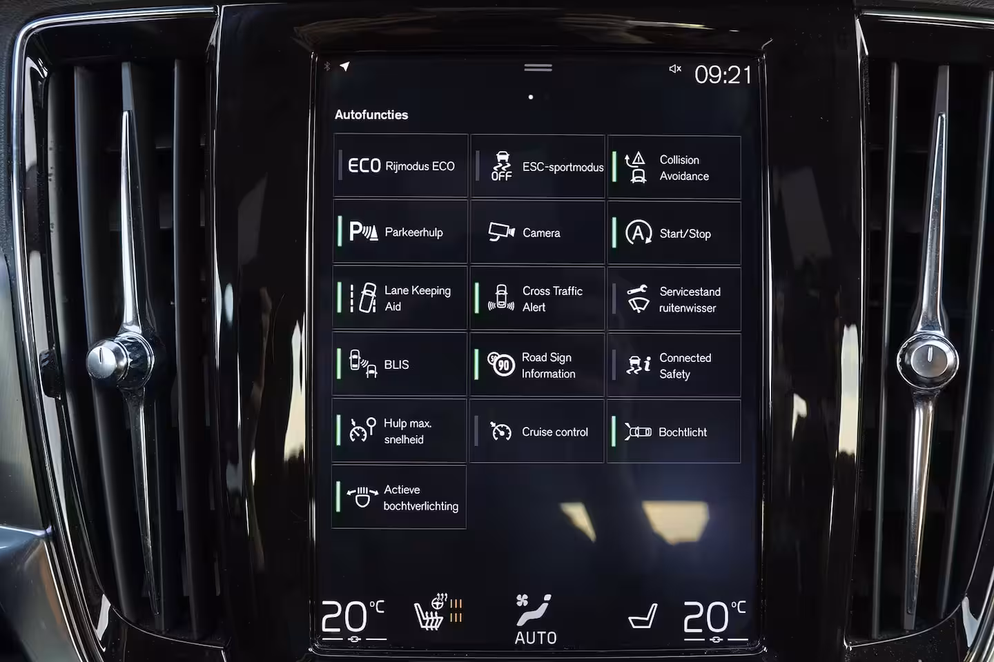 Volvo V90 2.0 T4 Momentum - IntelliSafe Assist & Surround - Adaptieve LED koplampen - Parkeercamera