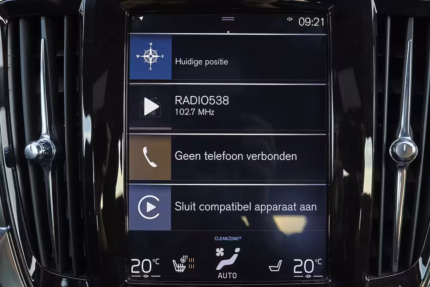 Volvo V90 2.0 T4 Momentum - IntelliSafe Assist & Surround - Adaptieve LED koplampen - Parkeercamera