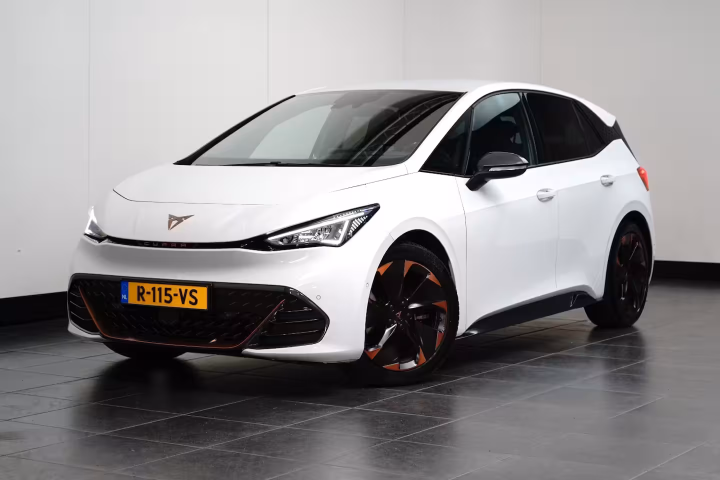 Cupra Born Performance One 62 kWh l Camera l SOH 93% l Stoel/Stuurverwarming l Full LED l Navigatie l