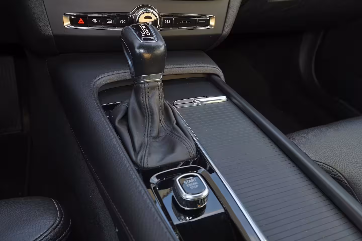 Volvo V90 2.0 T4 Momentum - IntelliSafe Assist & Surround - Adaptieve LED koplampen - Parkeercamera