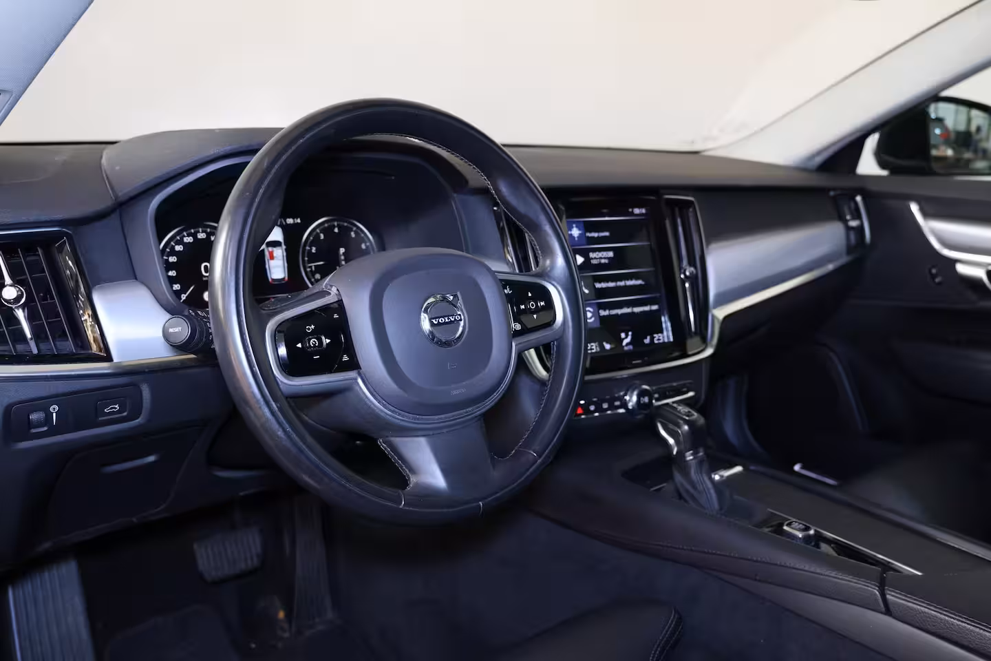 Volvo V90 2.0 T4 Momentum - IntelliSafe Assist & Surround - Adaptieve LED koplampen - Parkeercamera