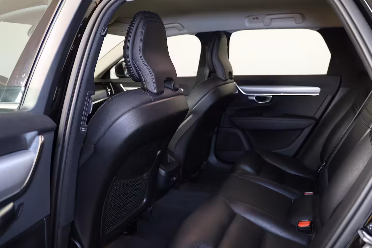 Volvo V90 2.0 T4 Momentum - IntelliSafe Assist & Surround - Adaptieve LED koplampen - Parkeercamera
