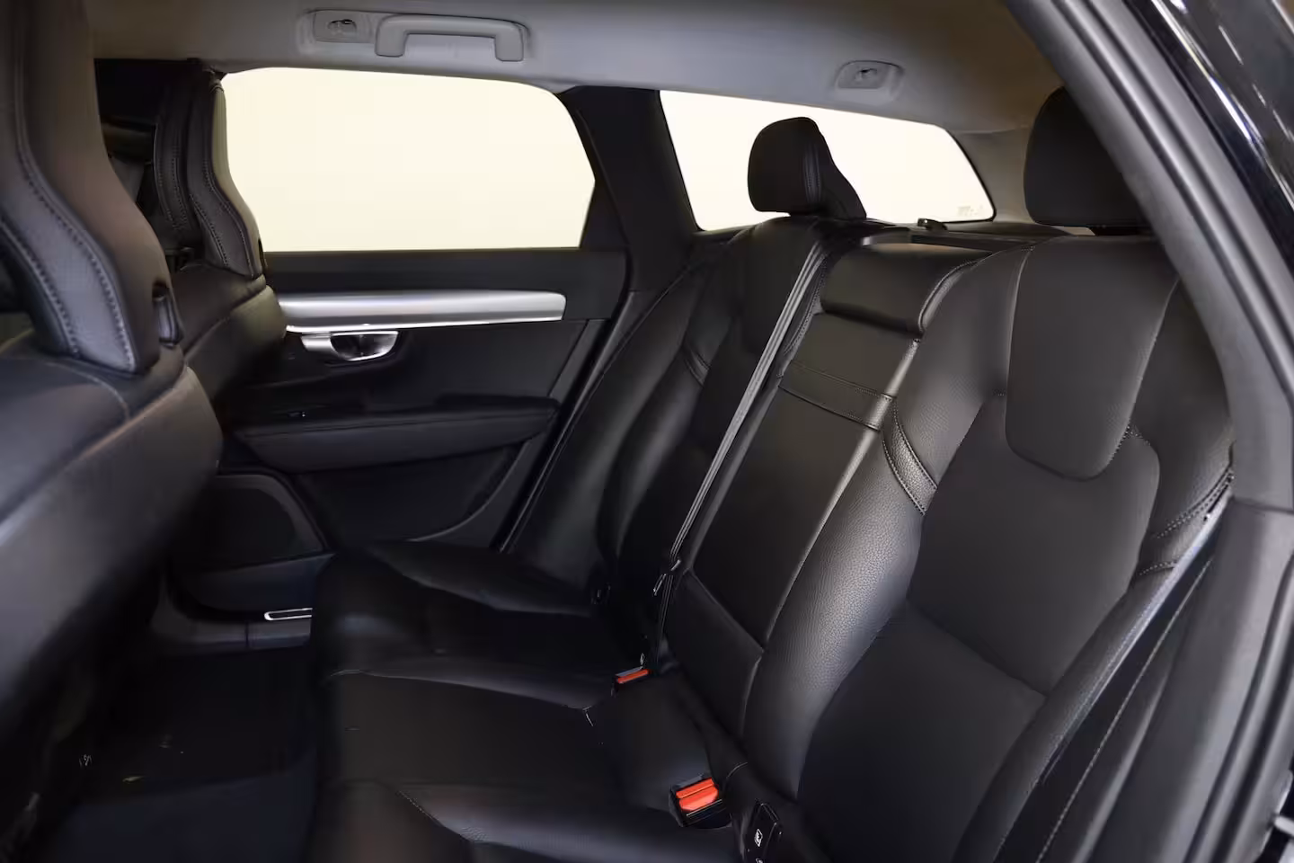 Volvo V90 2.0 T4 Momentum - IntelliSafe Assist & Surround - Adaptieve LED koplampen - Parkeercamera