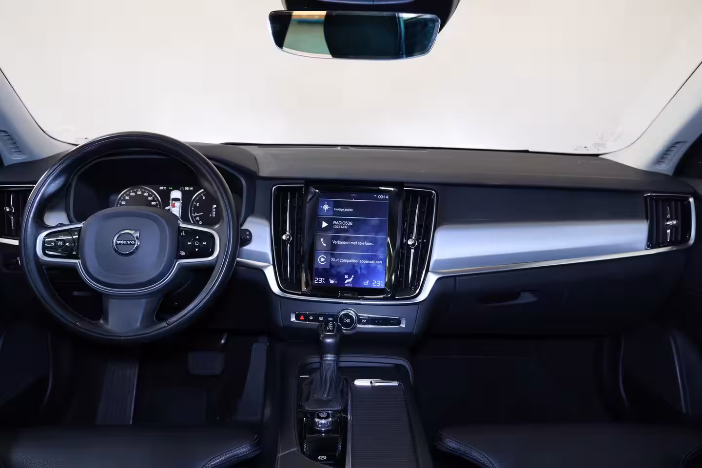 Volvo V90 2.0 T4 Momentum - IntelliSafe Assist & Surround - Adaptieve LED koplampen - Parkeercamera