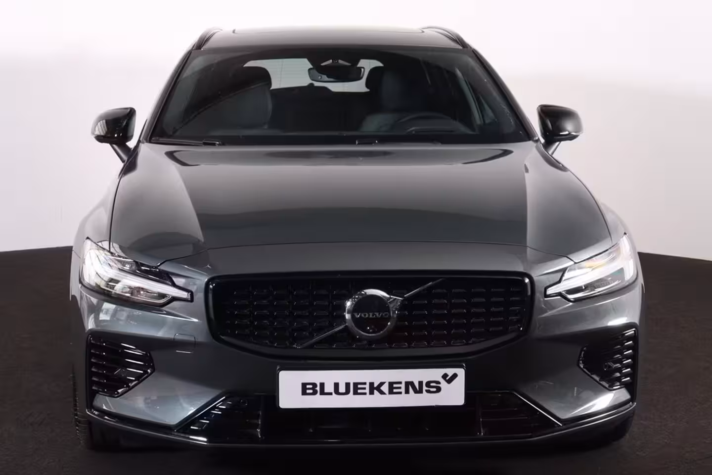 Volvo V60 T6 Recharge AWD Plus Dark - Panorama/schuifdak - IntelliSafe Assist & Surround - 360º Came