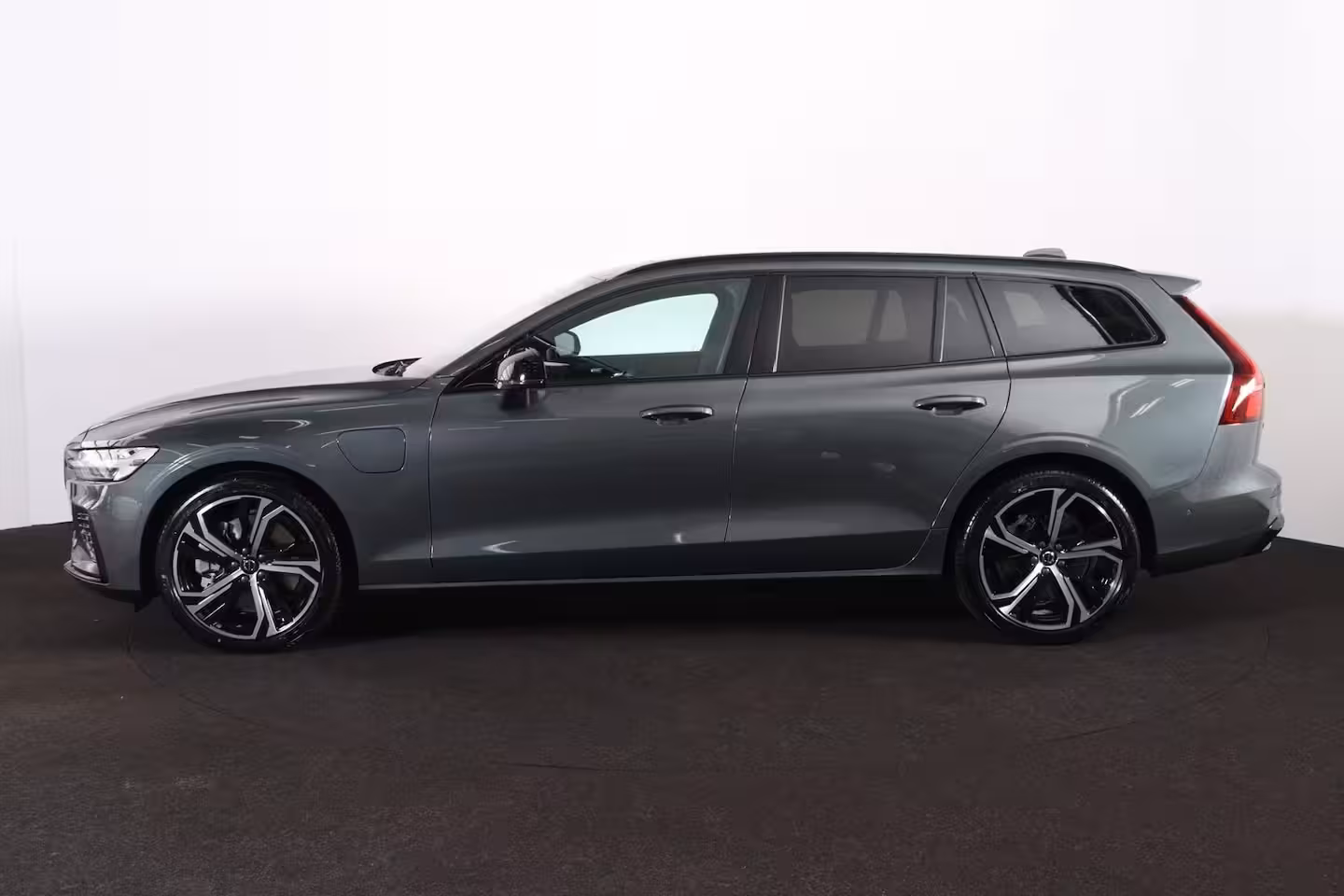Volvo V60 T6 Recharge AWD Plus Dark - Panorama/schuifdak - IntelliSafe Assist & Surround - 360º Came