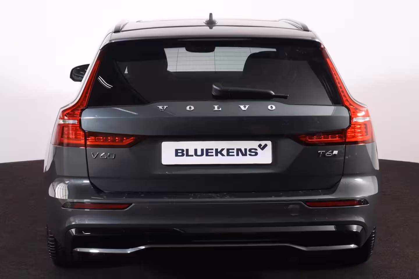 Volvo V60 T6 Recharge AWD Plus Dark - Panorama/schuifdak - IntelliSafe Assist & Surround - 360º Came