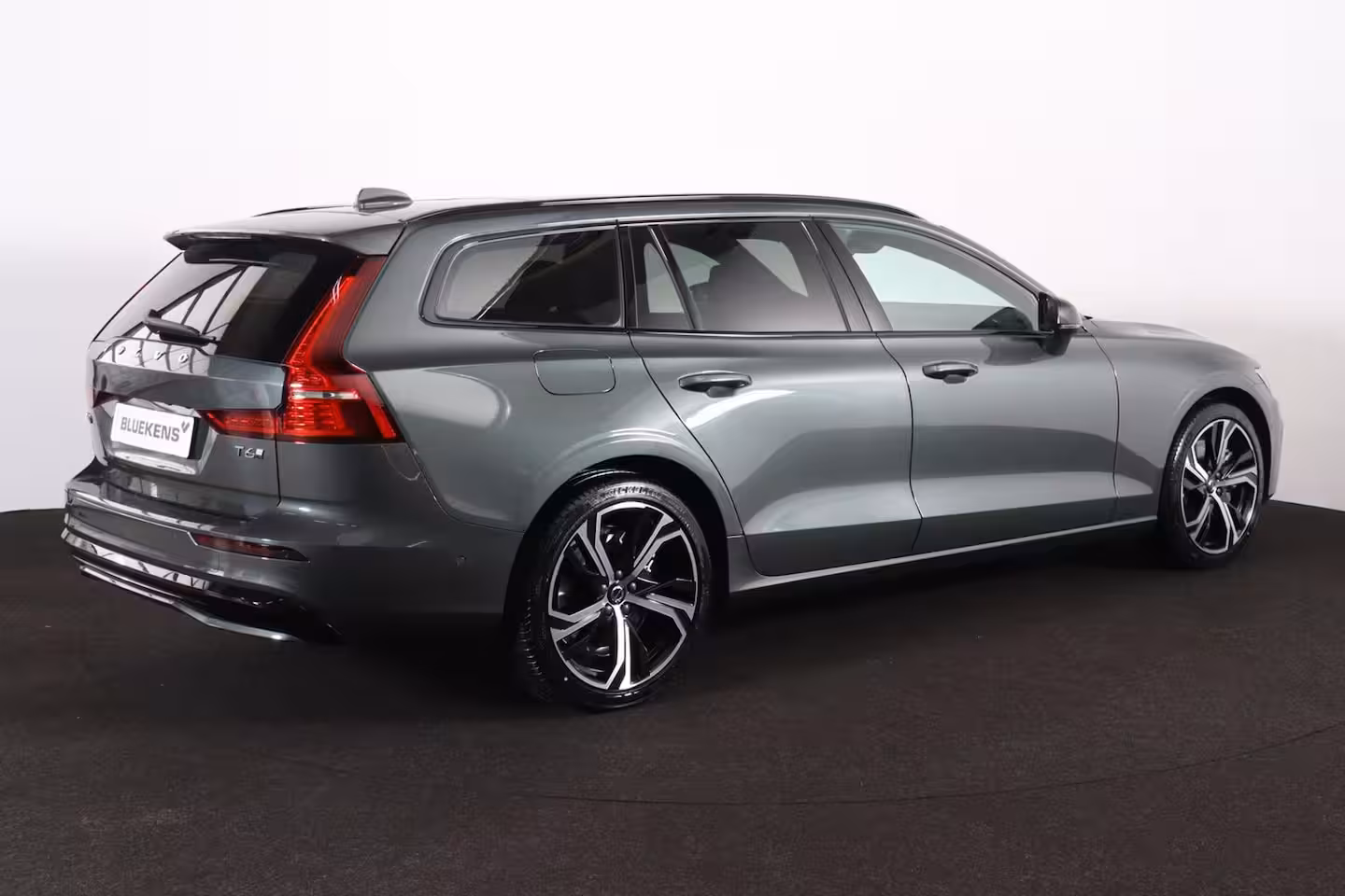 Volvo V60 T6 Recharge AWD Plus Dark - Panorama/schuifdak - IntelliSafe Assist & Surround - 360º Came