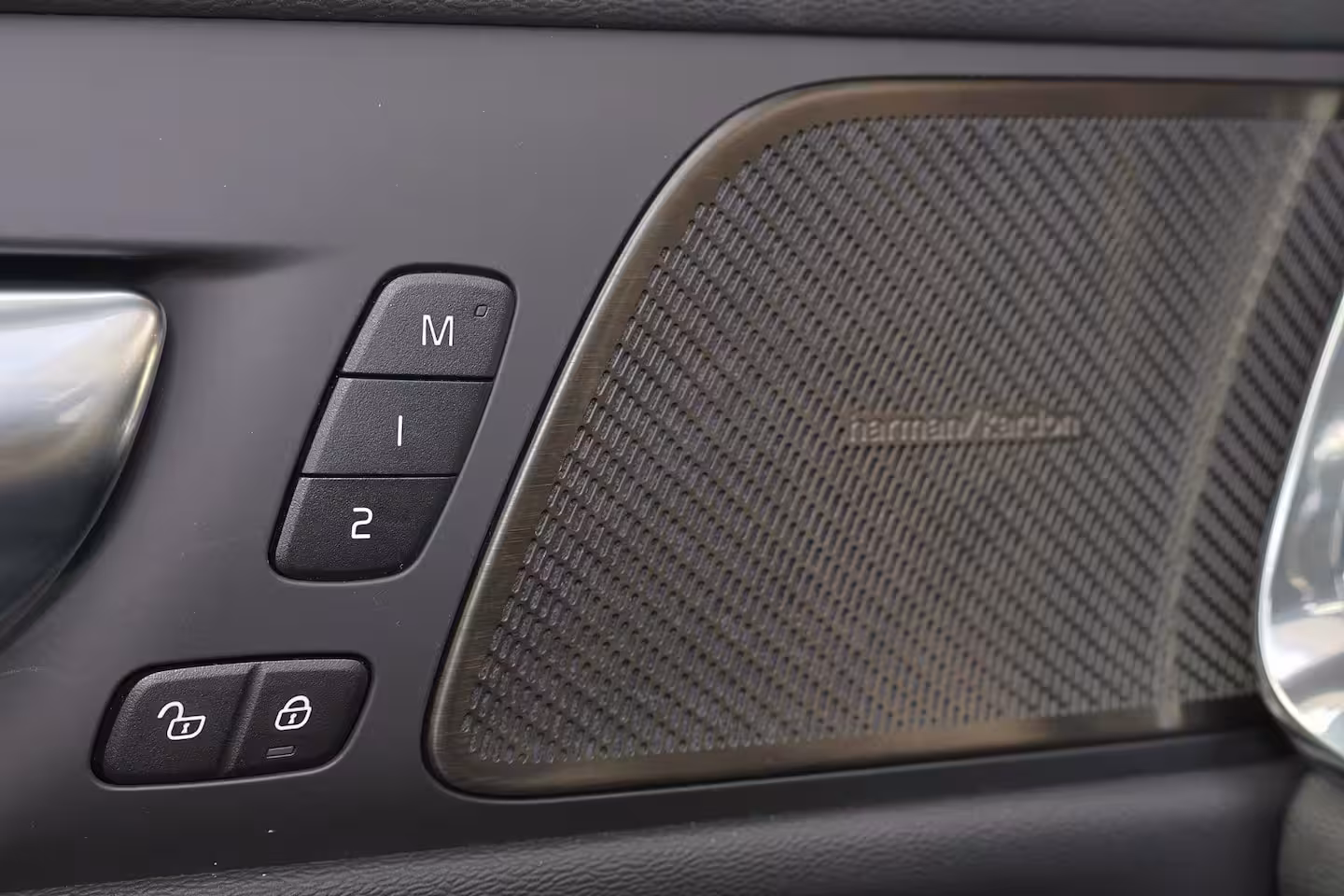 Volvo V60 T6 Recharge AWD Plus Dark - Panorama/schuifdak - IntelliSafe Assist & Surround - 360º Came