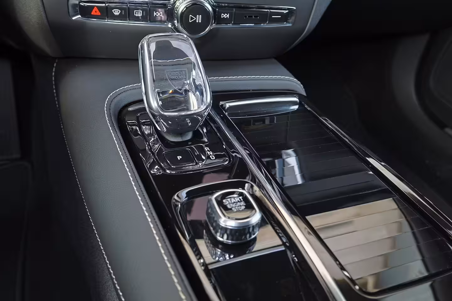 Volvo V60 T6 Recharge AWD Plus Dark - Panorama/schuifdak - IntelliSafe Assist & Surround - 360º Came