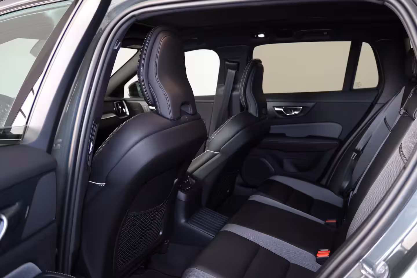 Volvo V60 T6 Recharge AWD Plus Dark - Panorama/schuifdak - IntelliSafe Assist & Surround - 360º Came