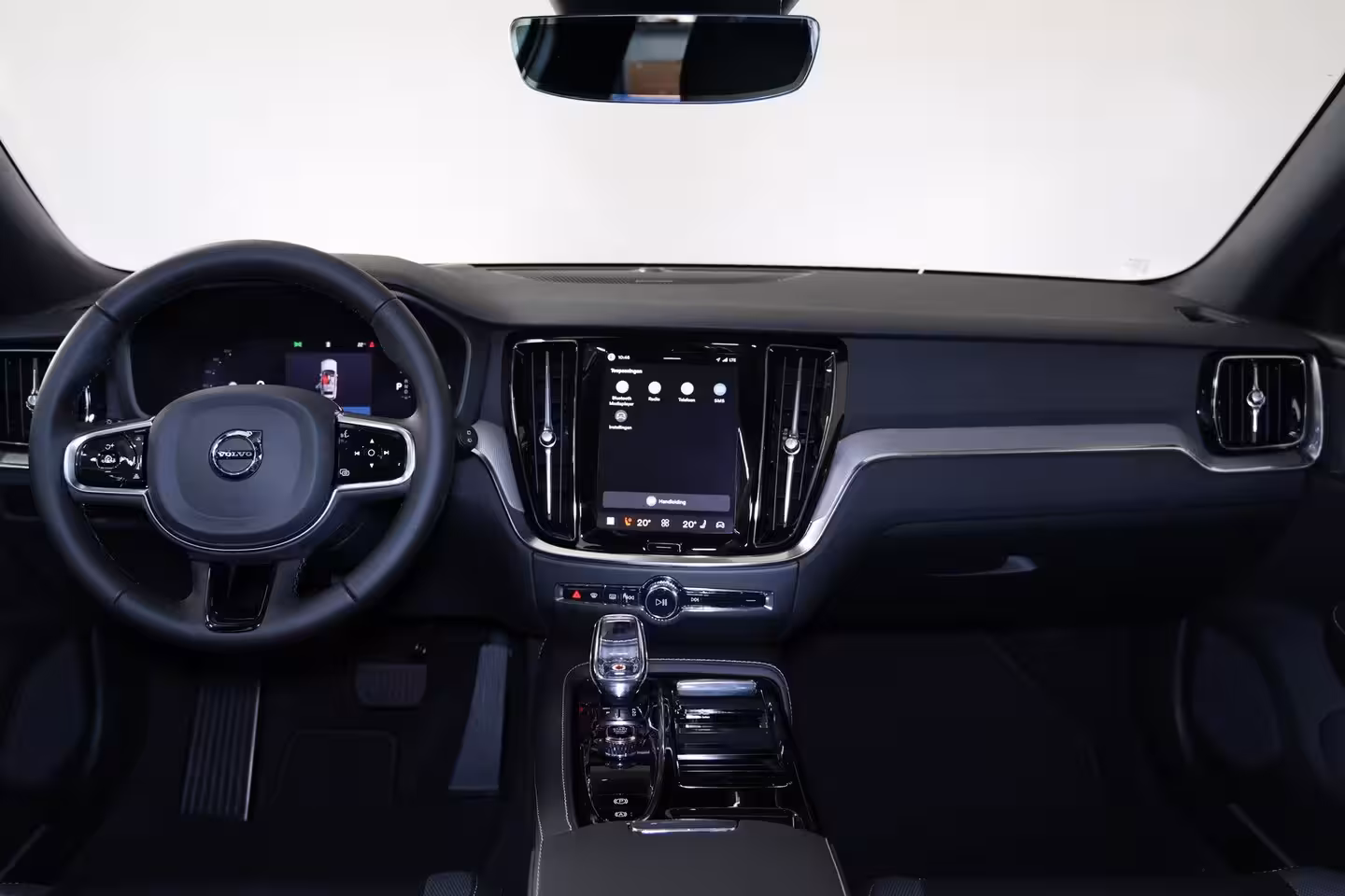 Volvo V60 T6 Recharge AWD Plus Dark - Panorama/schuifdak - IntelliSafe Assist & Surround - 360º Came