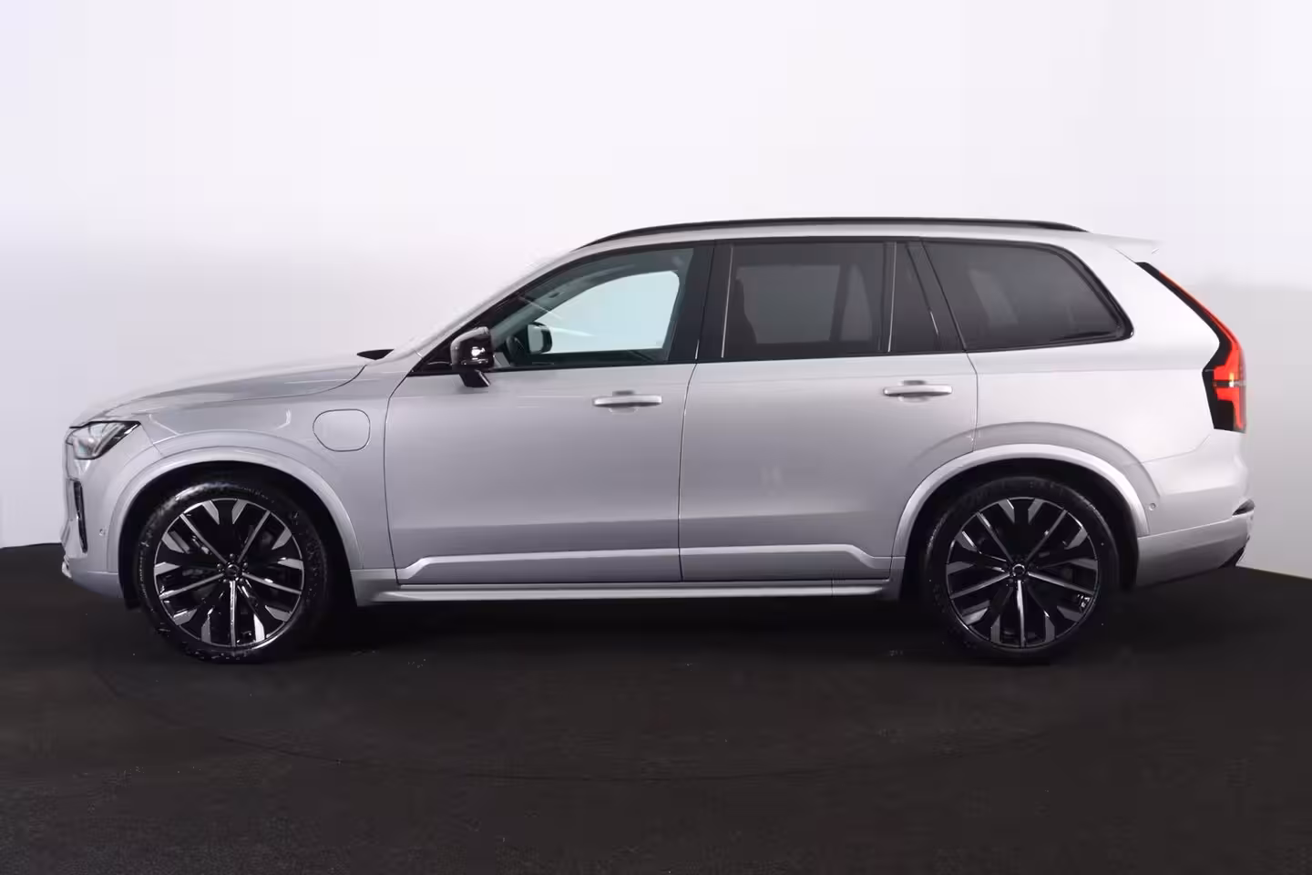 Volvo XC90 T8 Recharge AWD Ultra Dark - Luchtvering - Panorama/schuifdak - IntelliSafe Assist & Surro