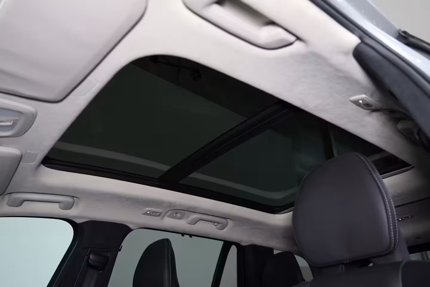 Volvo XC90 T8 Recharge AWD Ultra Dark - Luchtvering - Panorama/schuifdak - IntelliSafe Assist & Surro