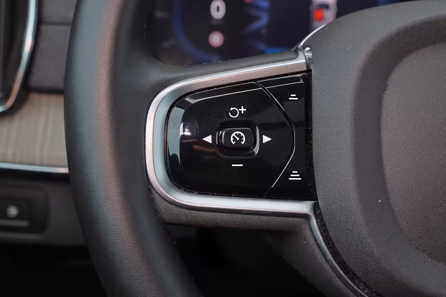 Volvo XC90 T8 Recharge AWD Ultra Dark - Luchtvering - Panorama/schuifdak - IntelliSafe Assist & Surro