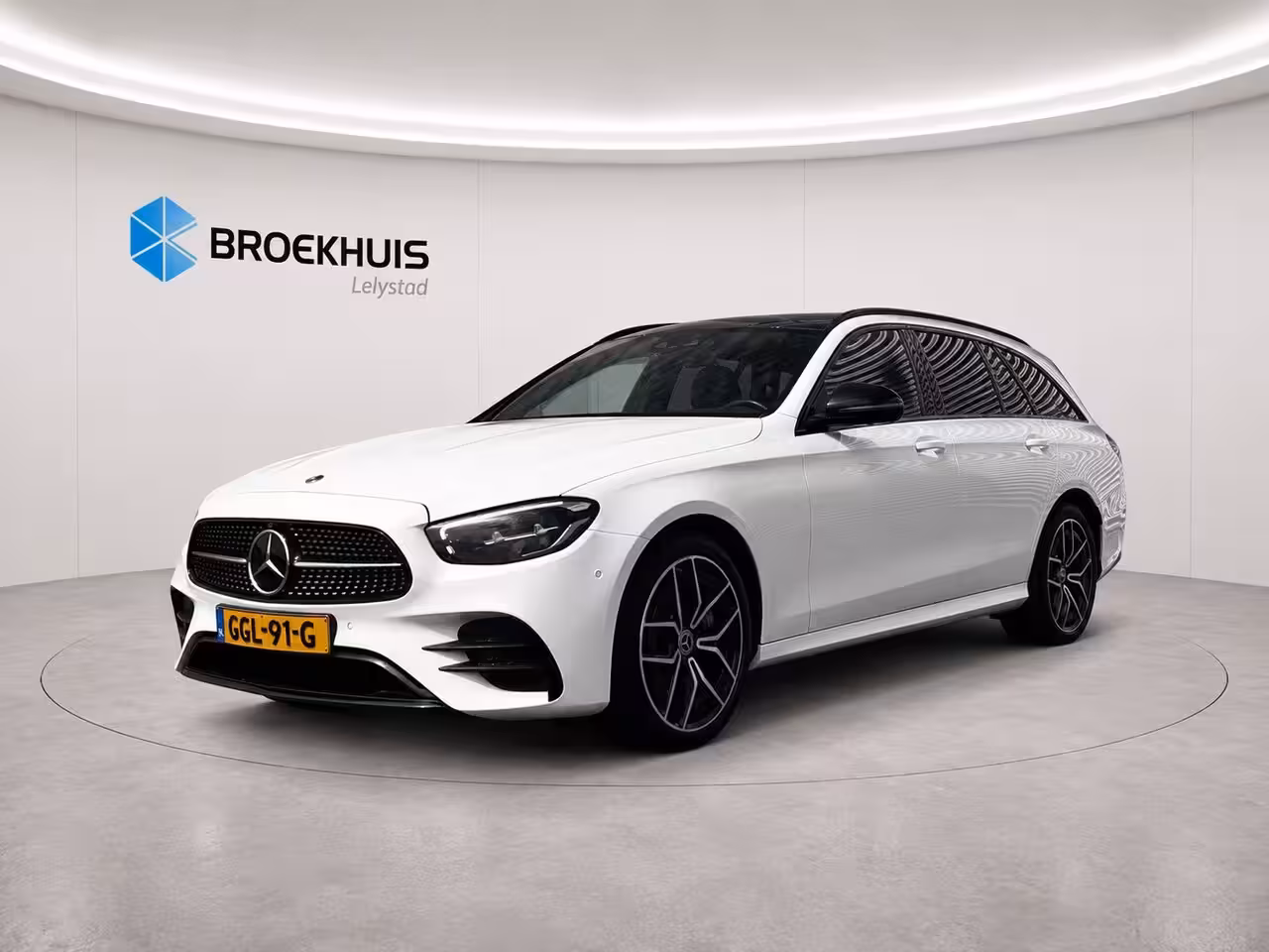 Mercedes-Benz E-klasse Estate 300 e 319PK AMG-LINE AUTOMAAT NAVI / LEDER / CLIMA / FULL-LED / PDC / 19" LMV / CAMERA / K
