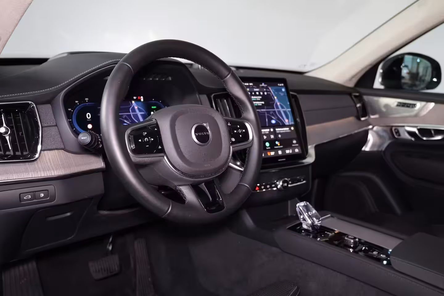 Volvo XC90 T8 Recharge AWD Ultra Dark - Luchtvering - Panorama/schuifdak - IntelliSafe Assist & Surro