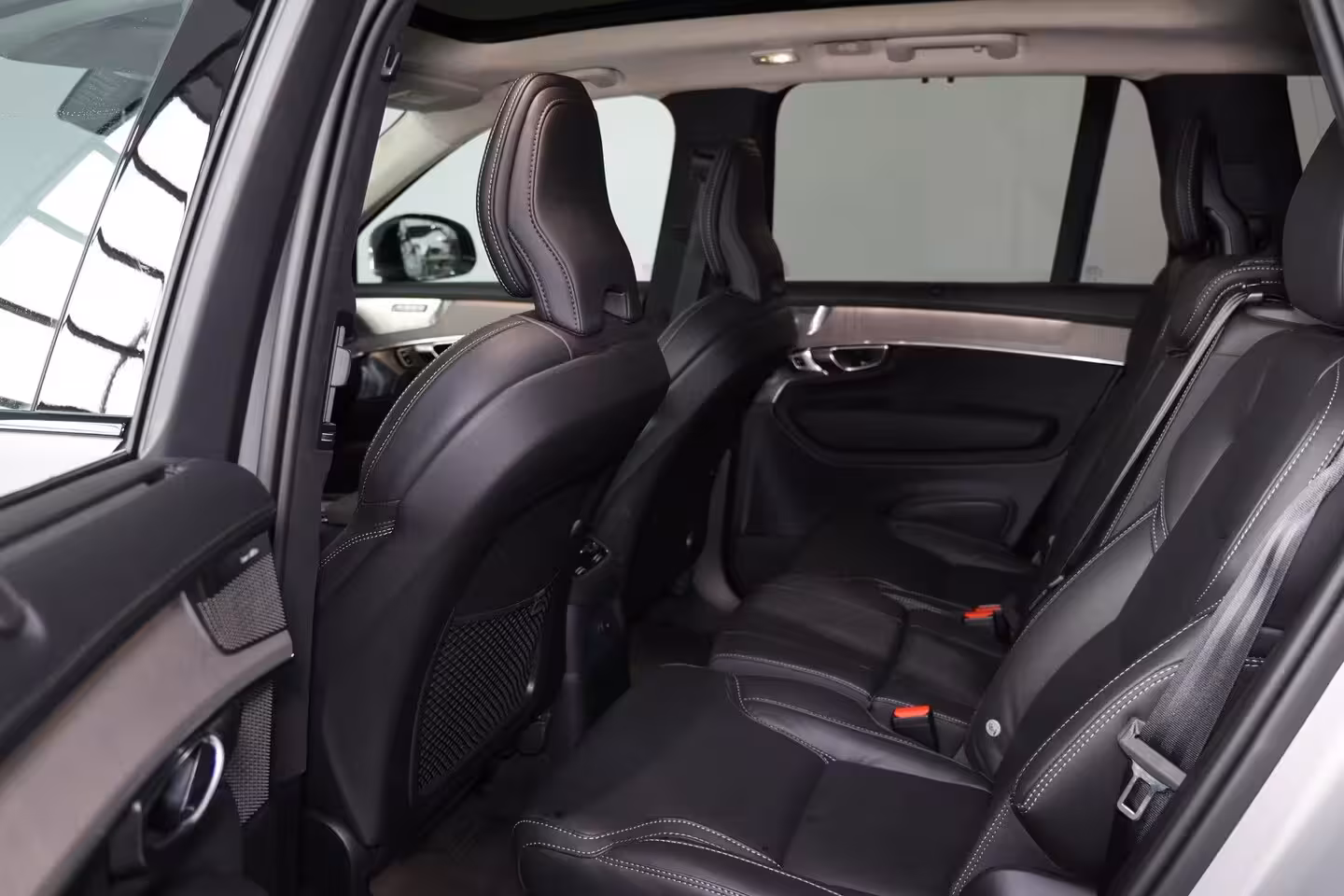 Volvo XC90 T8 Recharge AWD Ultra Dark - Luchtvering - Panorama/schuifdak - IntelliSafe Assist & Surro