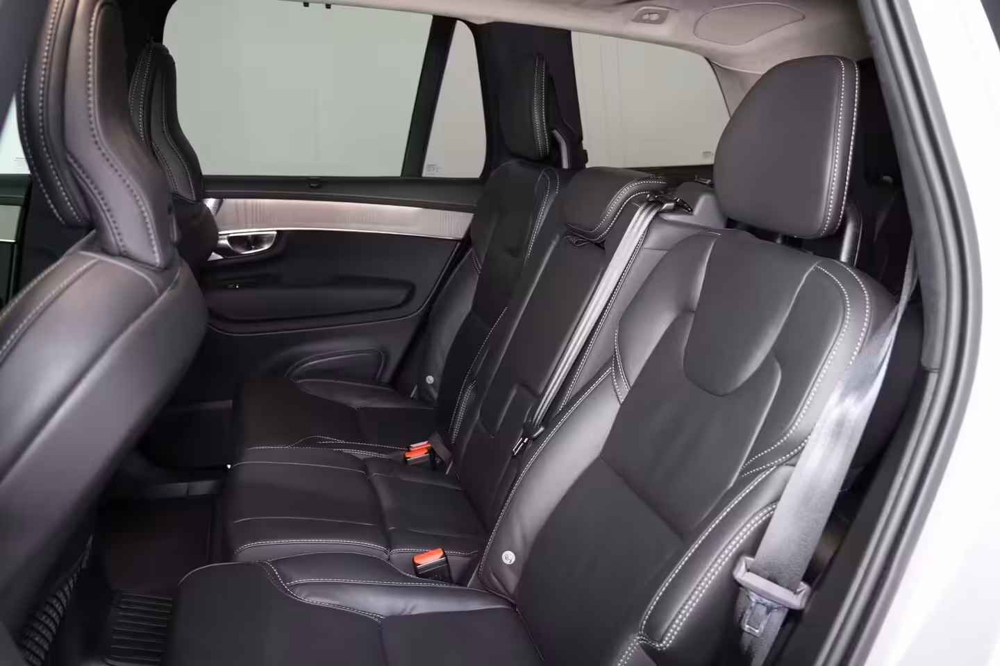 Volvo XC90 T8 Recharge AWD Ultra Dark - Luchtvering - Panorama/schuifdak - IntelliSafe Assist & Surro