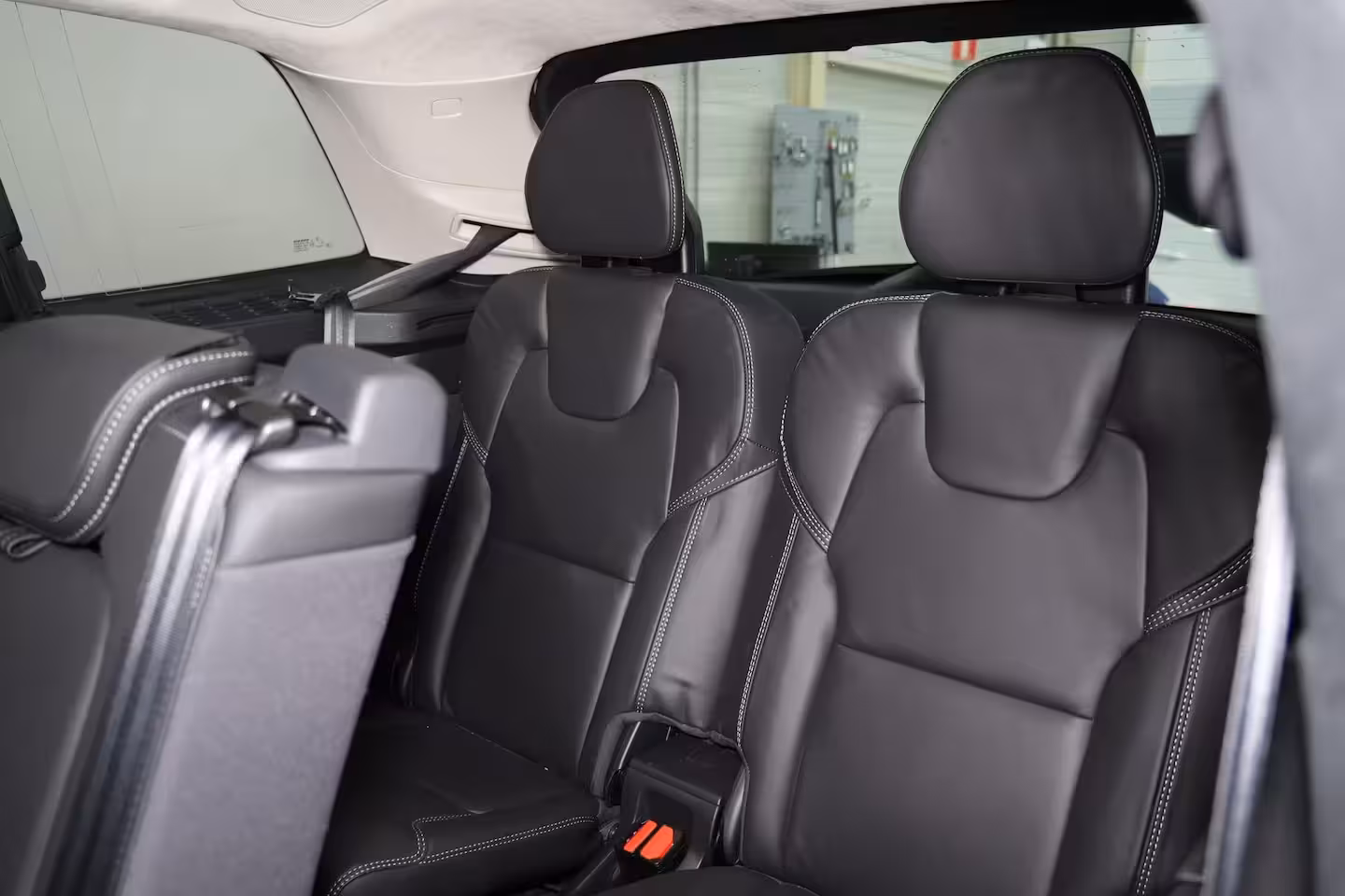 Volvo XC90 T8 Recharge AWD Ultra Dark - Luchtvering - Panorama/schuifdak - IntelliSafe Assist & Surro