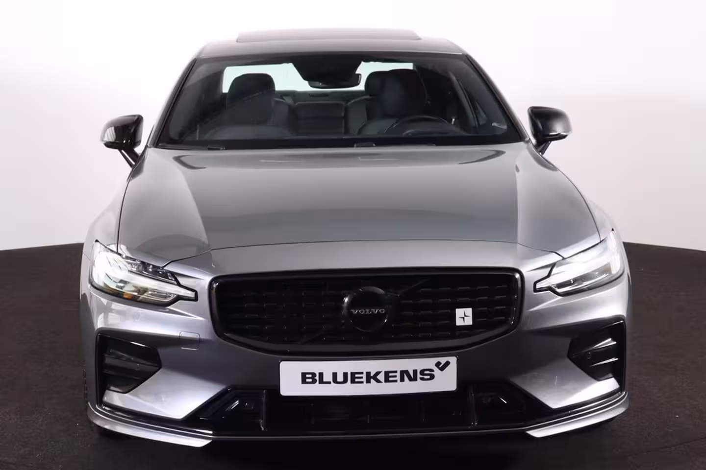 Volvo S60 T4 R-Design - Panorama/schuifdak - Parkeercamera achter - Verwarmde voorstoelen & achterba
