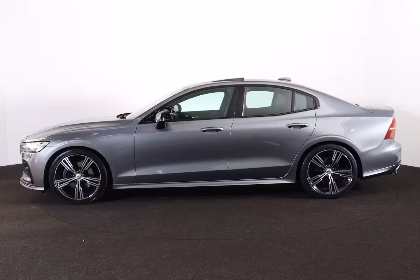 Volvo S60 T4 R-Design - Panorama/schuifdak - Parkeercamera achter - Verwarmde voorstoelen & achterba