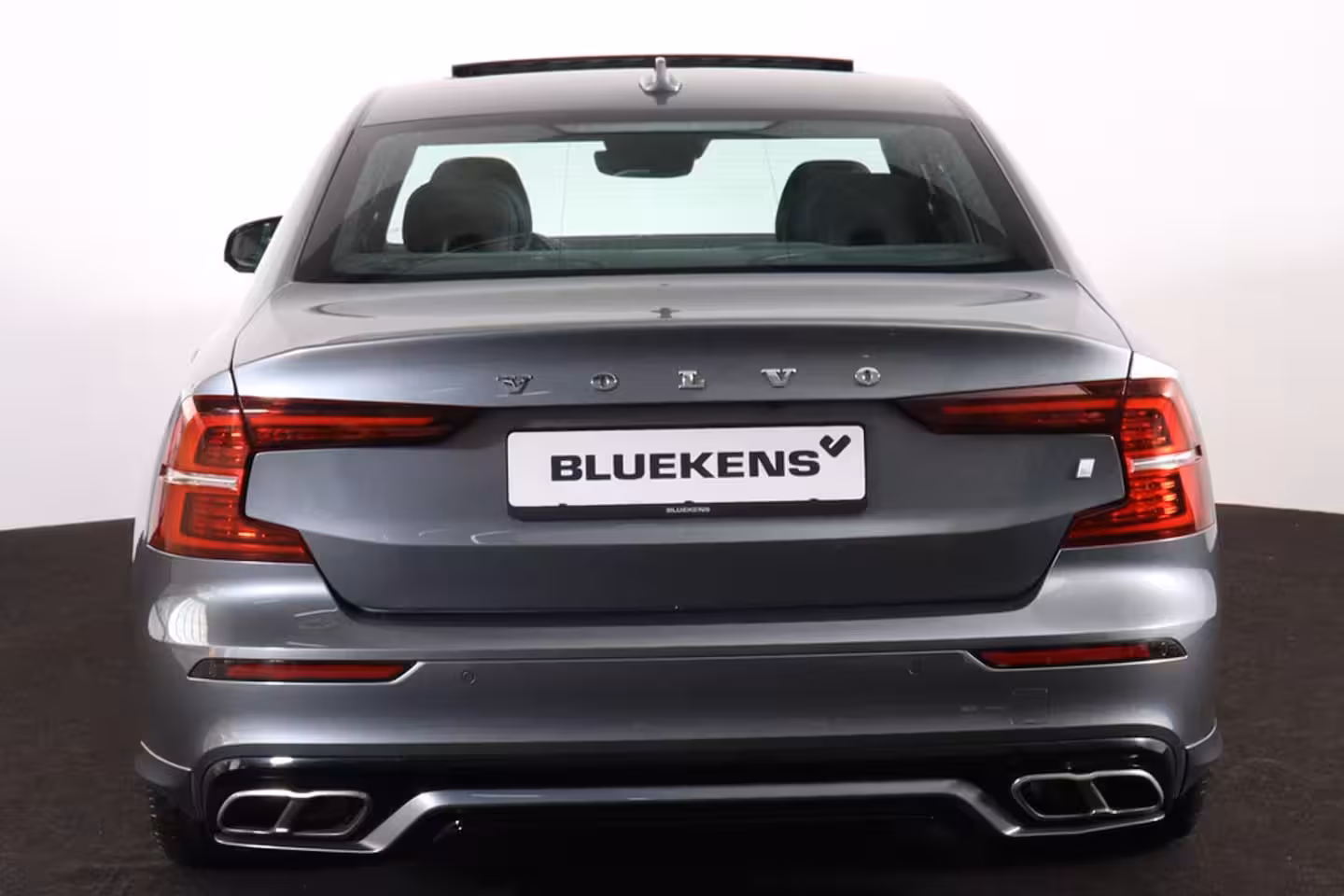 Volvo S60 T4 R-Design - Panorama/schuifdak - Parkeercamera achter - Verwarmde voorstoelen & achterba