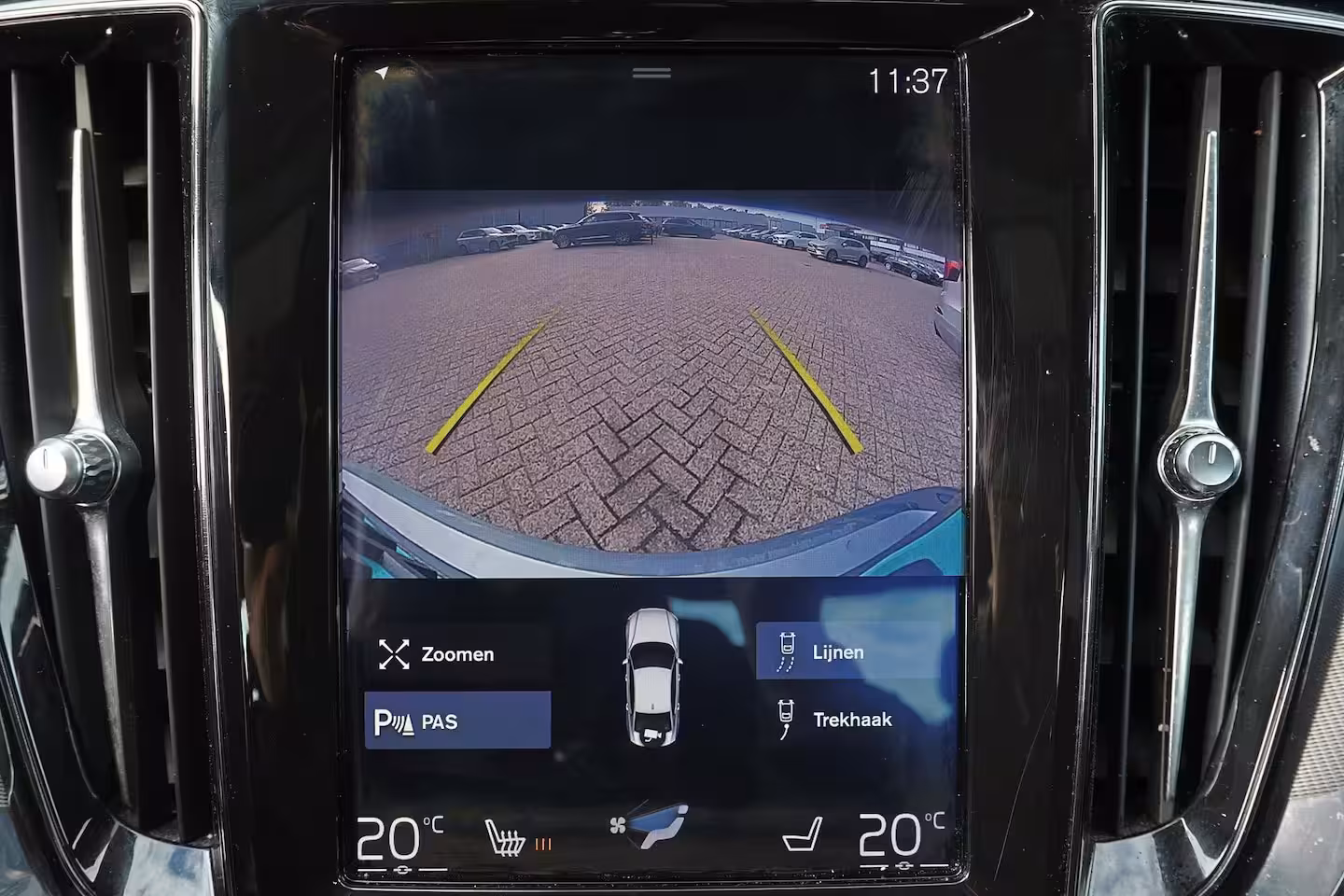 Volvo S60 T4 R-Design - Panorama/schuifdak - Parkeercamera achter - Verwarmde voorstoelen & achterba