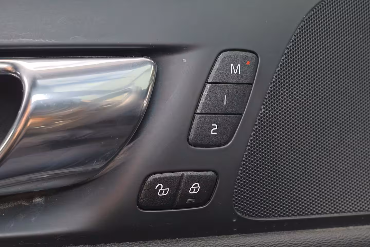 Volvo S60 T4 R-Design - Panorama/schuifdak - Parkeercamera achter - Verwarmde voorstoelen & achterba