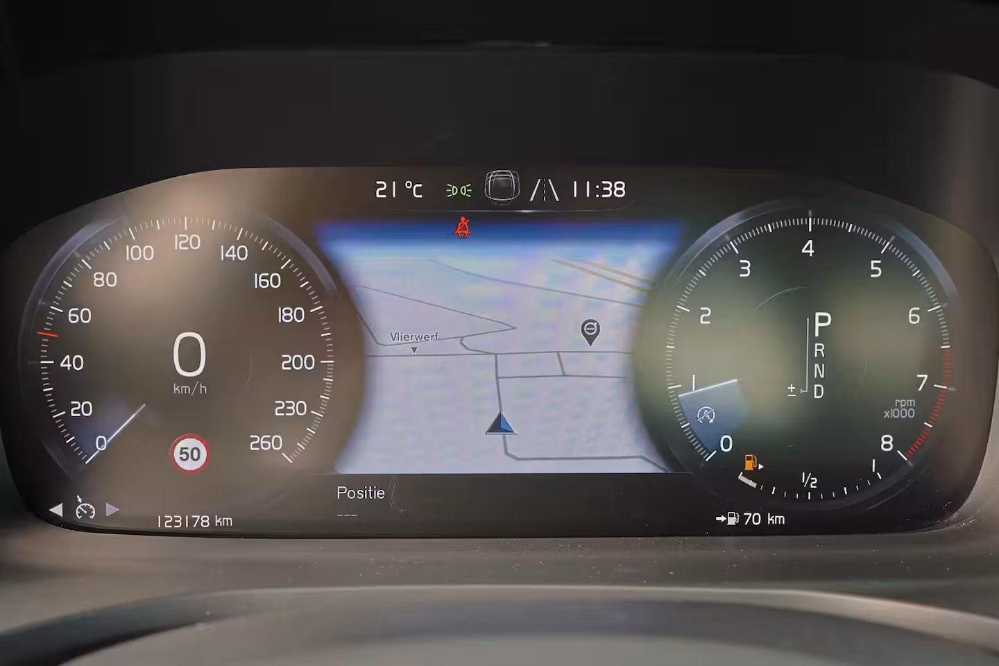 Volvo S60 T4 R-Design - Panorama/schuifdak - Parkeercamera achter - Verwarmde voorstoelen & achterba