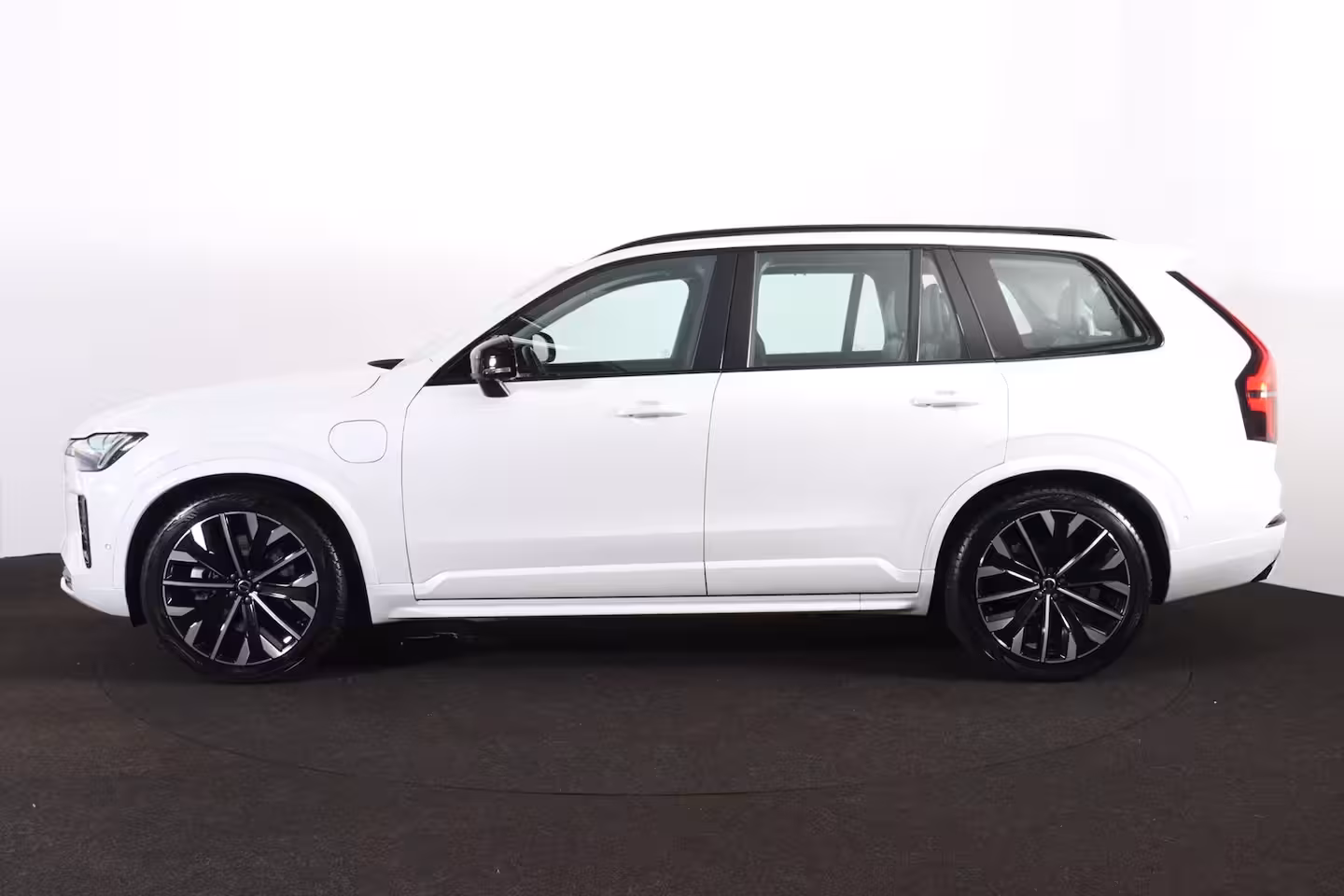 Volvo XC90 T8 Recharge AWD Ultra Dark - Luchtvering - Panorama/schuifdak - IntelliSafe Assist & Surro