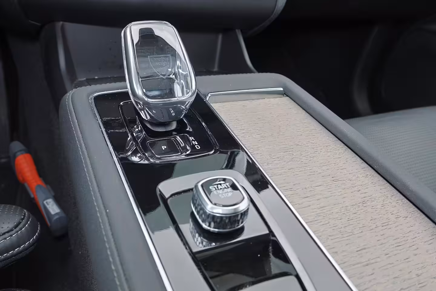 Volvo XC90 T8 Recharge AWD Ultra Dark - Luchtvering - Panorama/schuifdak - IntelliSafe Assist & Surro