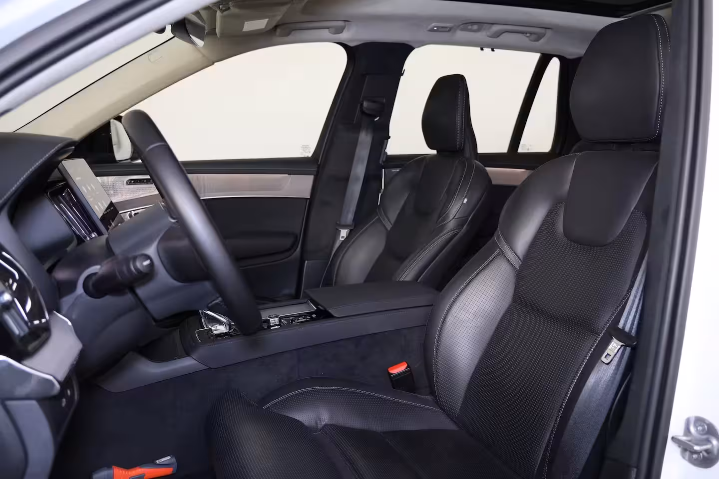 Volvo XC90 T8 Recharge AWD Ultra Dark - Luchtvering - Panorama/schuifdak - IntelliSafe Assist & Surro