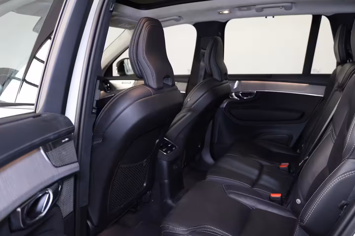 Volvo XC90 T8 Recharge AWD Ultra Dark - Luchtvering - Panorama/schuifdak - IntelliSafe Assist & Surro