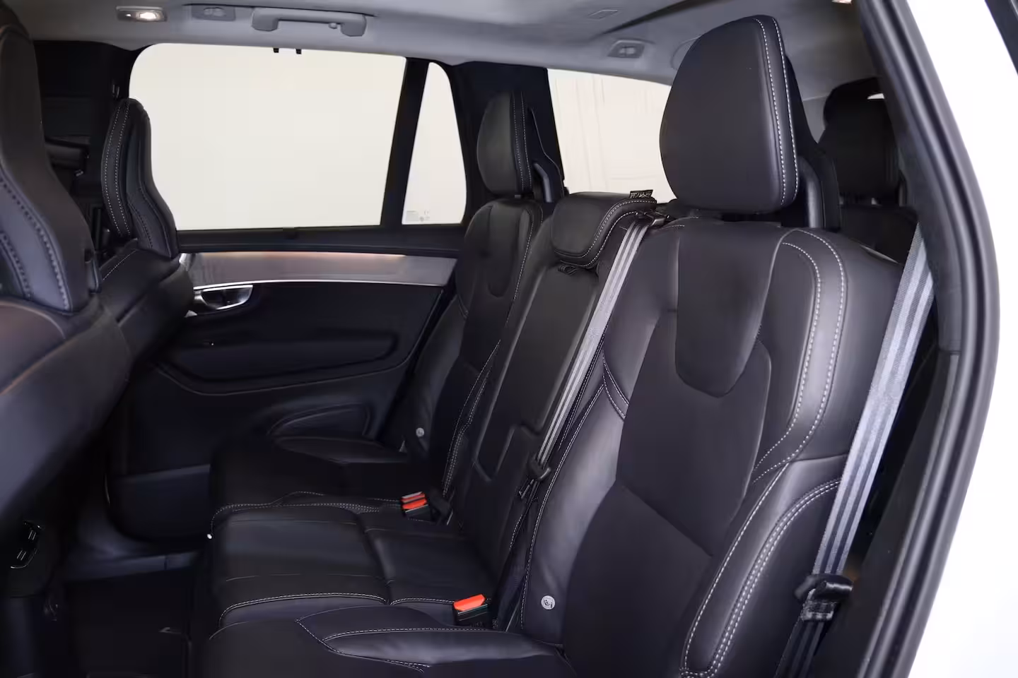Volvo XC90 T8 Recharge AWD Ultra Dark - Luchtvering - Panorama/schuifdak - IntelliSafe Assist & Surro
