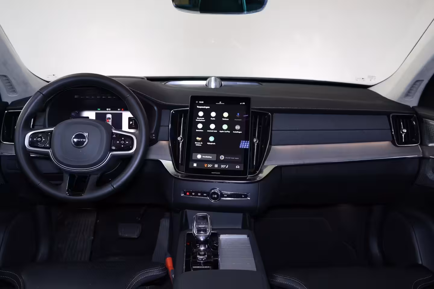 Volvo XC90 T8 Recharge AWD Ultra Dark - Luchtvering - Panorama/schuifdak - IntelliSafe Assist & Surro