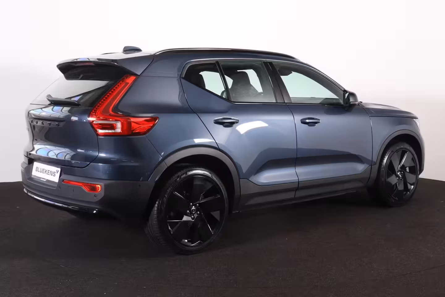 Volvo EX40 Single Motor Extended Range Plus Black Ed. 82 kWh - IntelliSafe Assist & Surround - 360º C