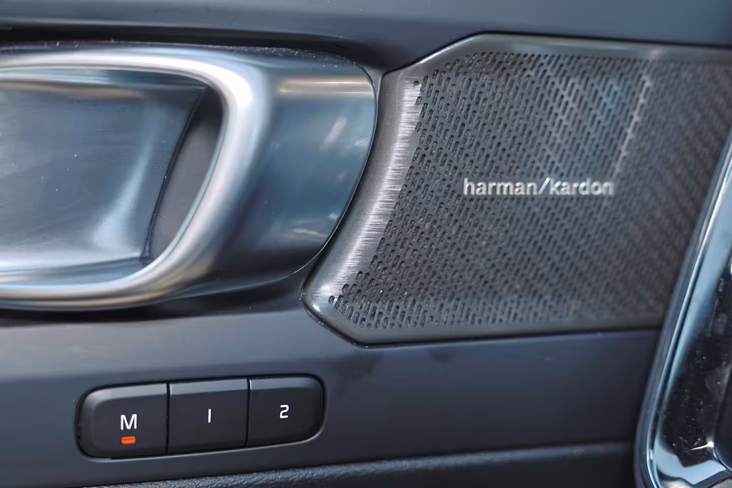 Volvo EX40 Single Motor Extended Range Plus Black Ed. 82 kWh - IntelliSafe Assist & Surround - 360º C