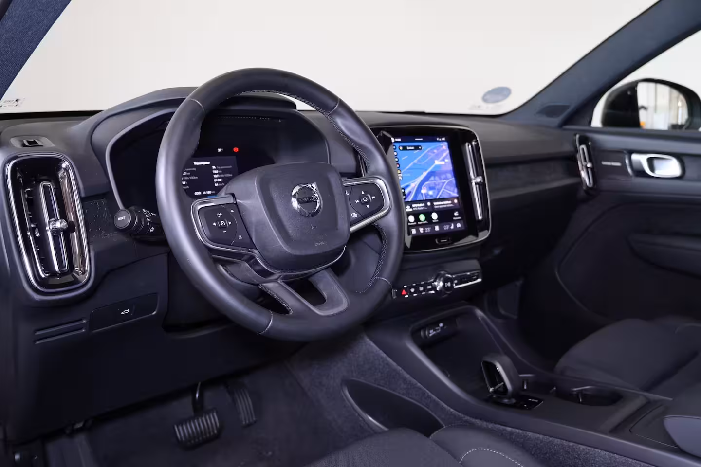 Volvo EX40 Single Motor Extended Range Plus Black Ed. 82 kWh - IntelliSafe Assist & Surround - 360º C