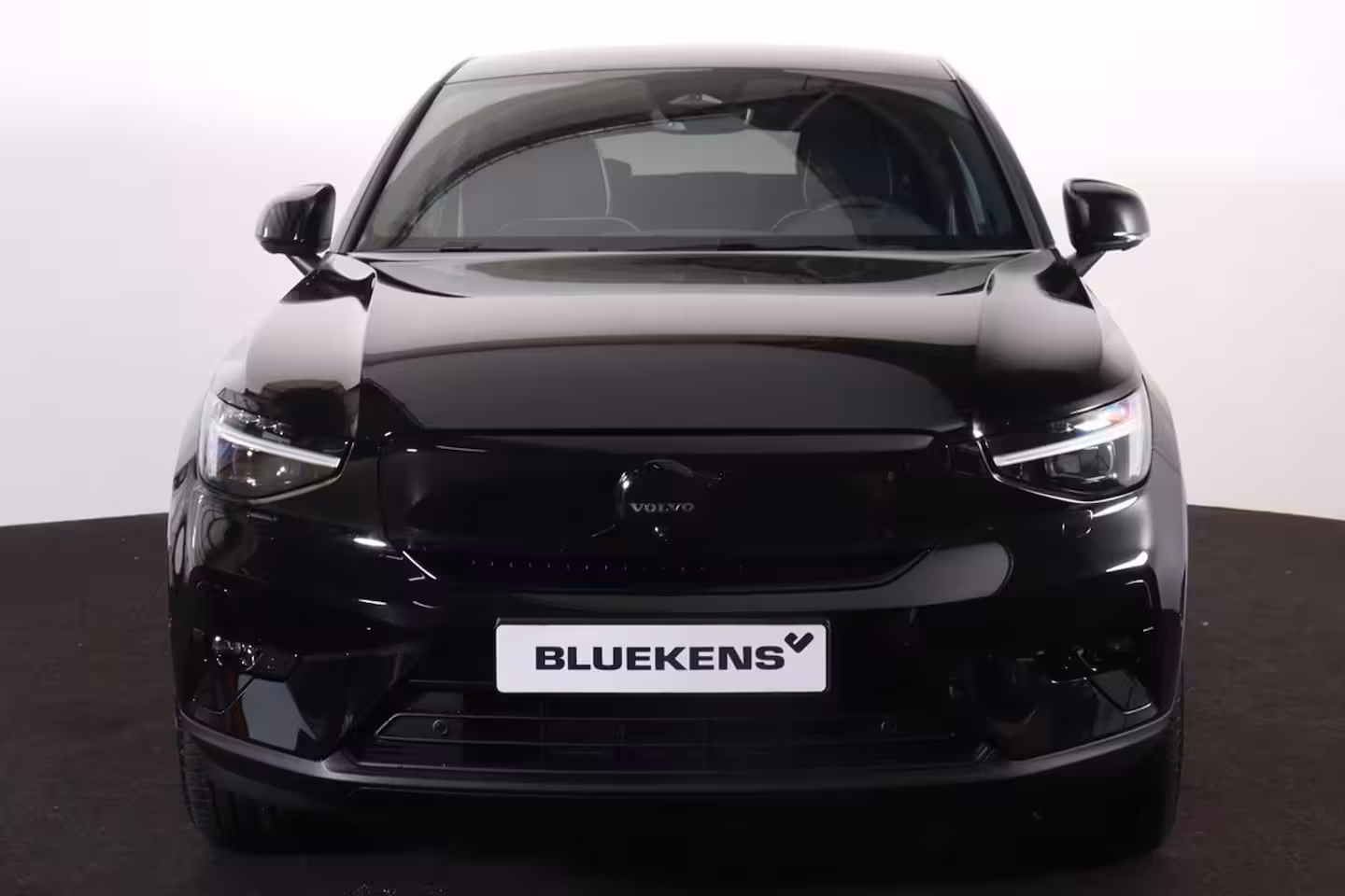 Volvo EC40 Performance Ultra Black Edition 82 kWh - Panoramadak - IntelliSafe Assist & Surround - 360