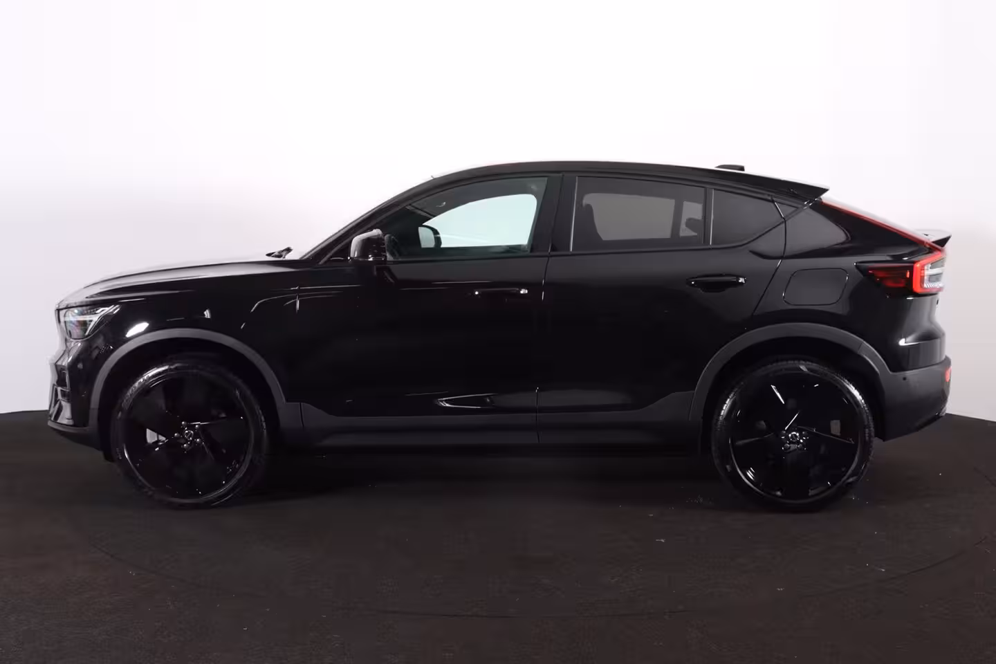 Volvo EC40 Performance Ultra Black Edition 82 kWh - Panoramadak - IntelliSafe Assist & Surround - 360