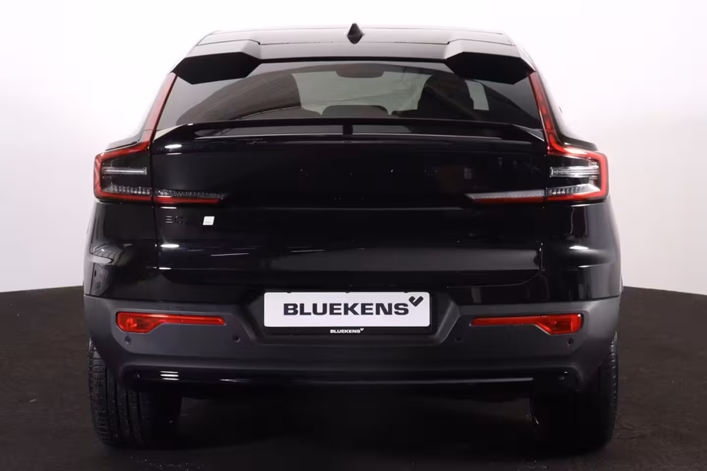 Volvo EC40 Performance Ultra Black Edition 82 kWh - Panoramadak - IntelliSafe Assist & Surround - 360