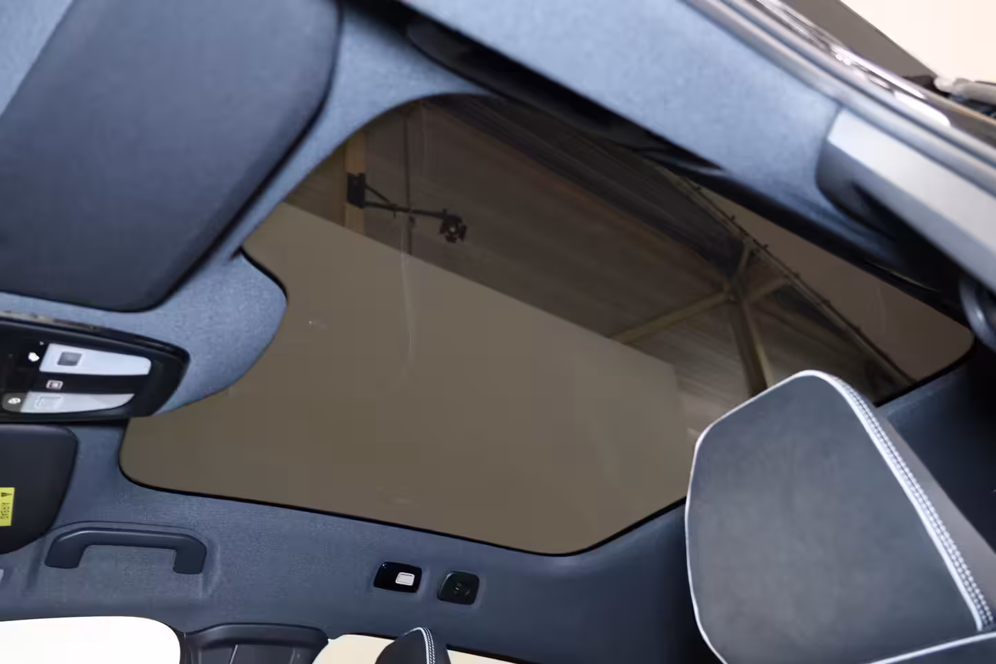 Volvo EC40 Performance Ultra Black Edition 82 kWh - Panoramadak - IntelliSafe Assist & Surround - 360