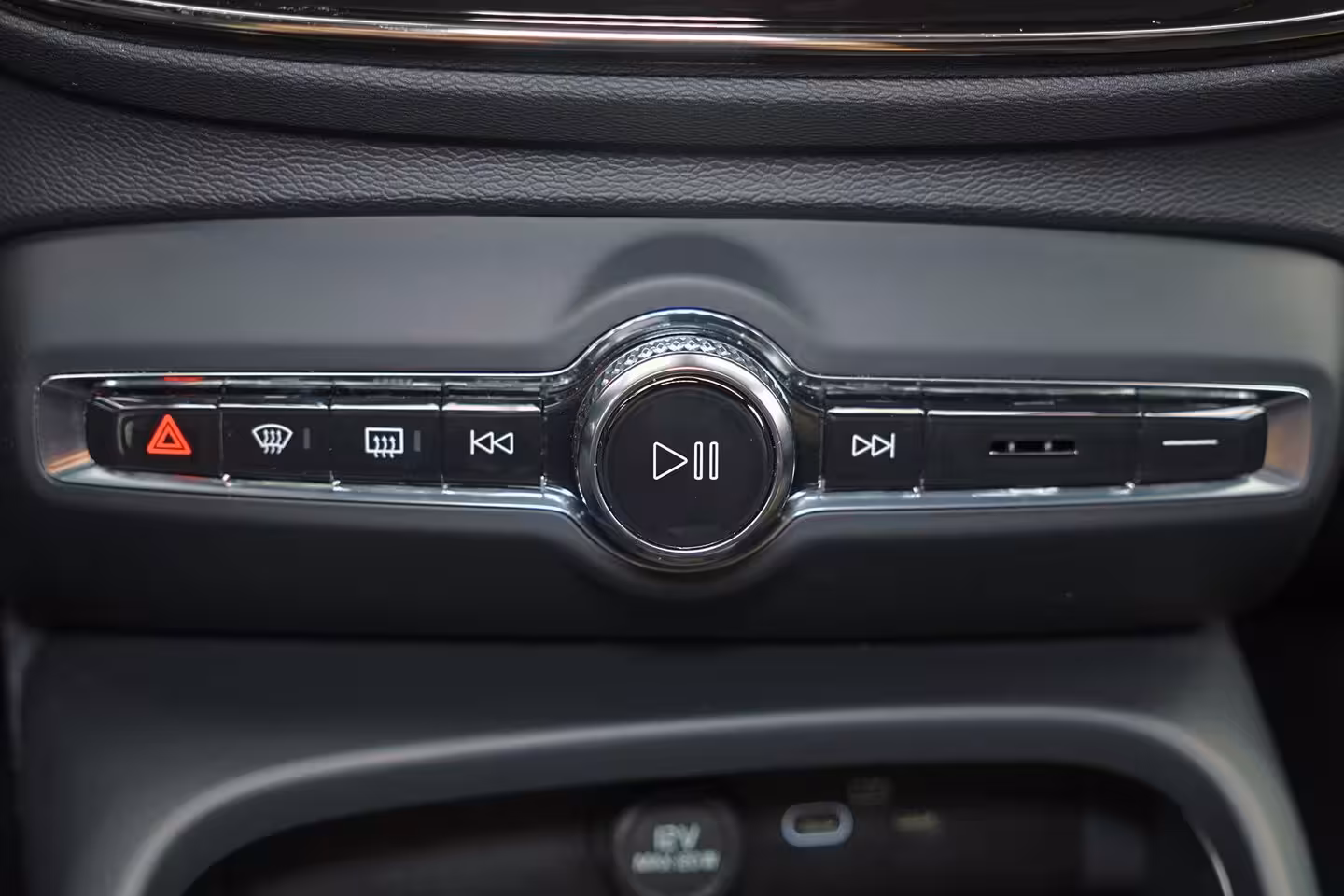 Volvo EC40 Performance Ultra Black Edition 82 kWh - Panoramadak - IntelliSafe Assist & Surround - 360