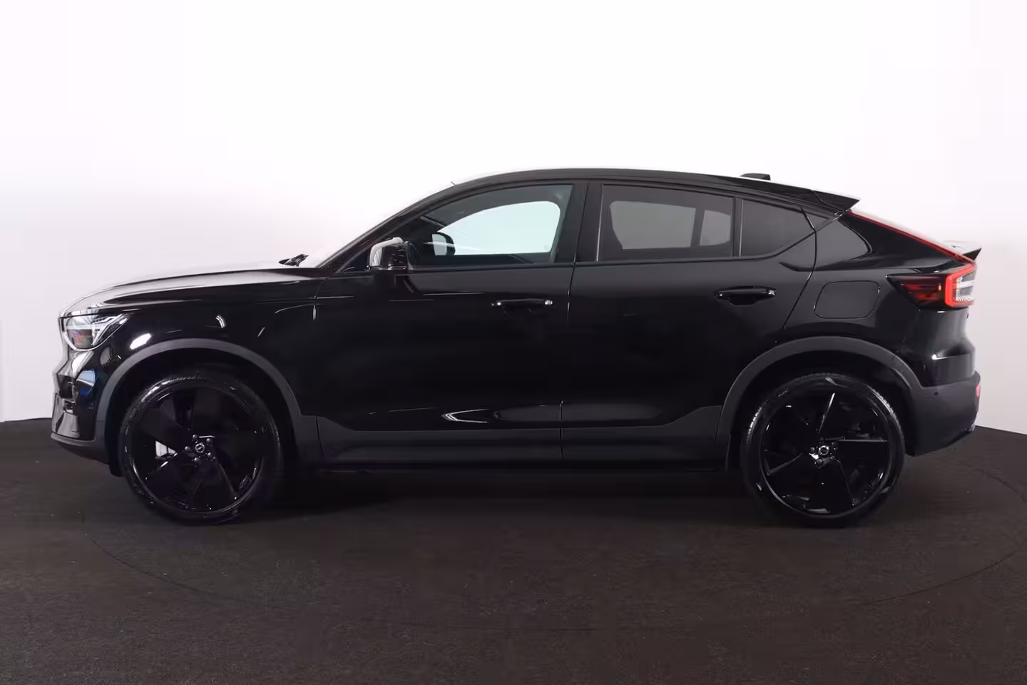 Volvo EC40 Performance Ultra Black Edition 82 kWh - IntelliSafe Assist & Surround - Harman/Kardon aud