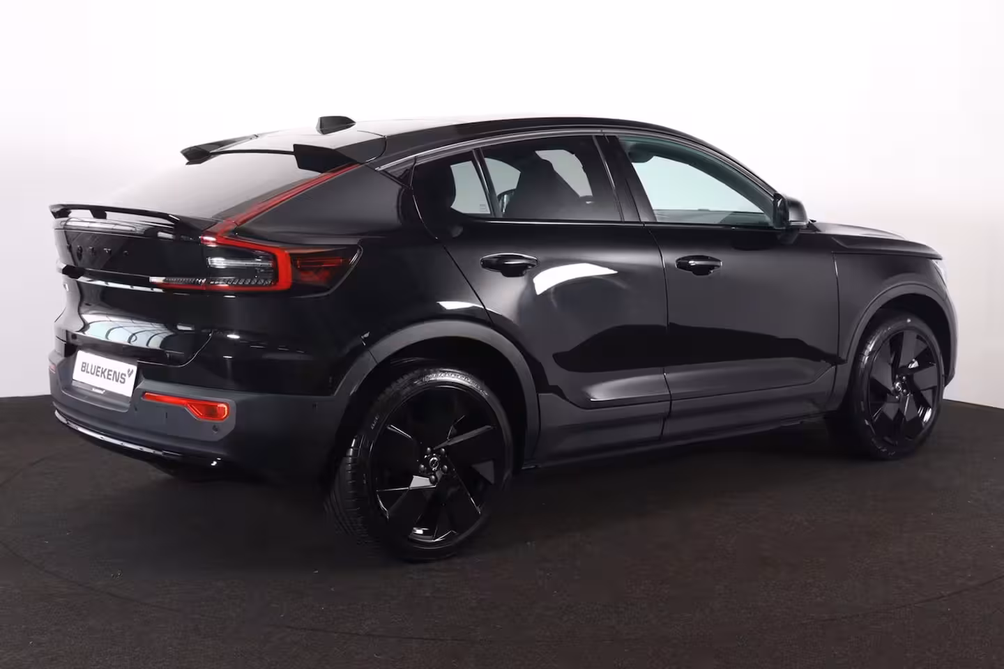 Volvo EC40 Performance Ultra Black Edition 82 kWh - IntelliSafe Assist & Surround - Harman/Kardon aud