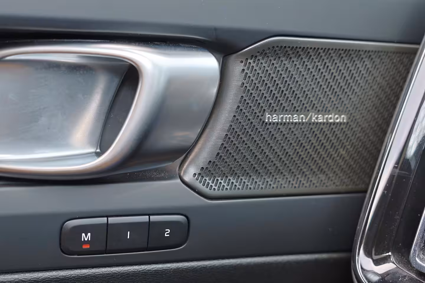 Volvo EC40 Performance Ultra Black Edition 82 kWh - IntelliSafe Assist & Surround - Harman/Kardon aud