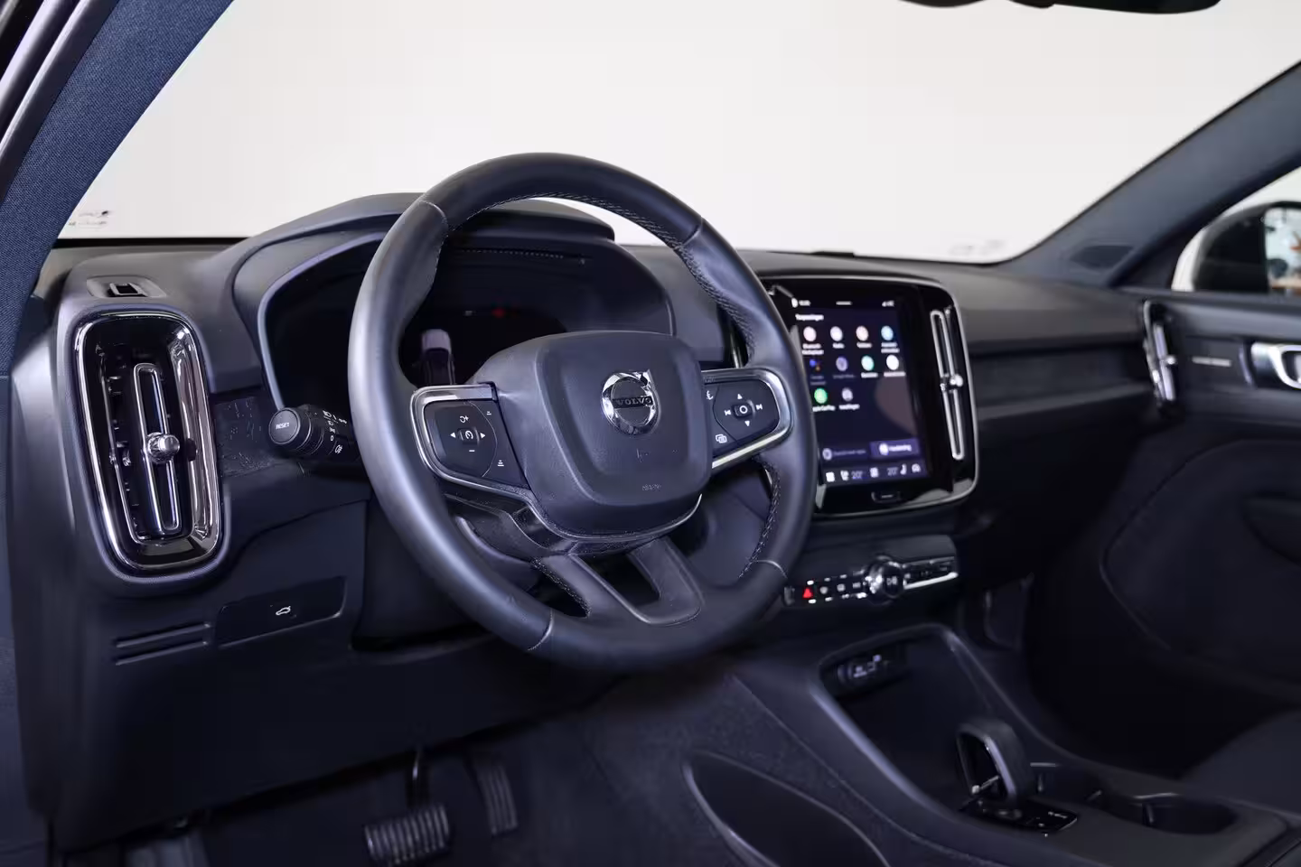 Volvo EC40 Performance Ultra Black Edition 82 kWh - IntelliSafe Assist & Surround - Harman/Kardon aud